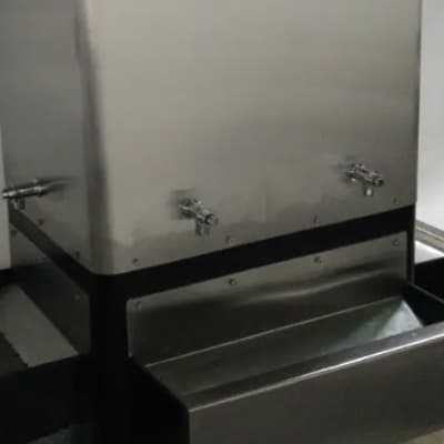 Bebedero de acero inoxidable con varias llaves